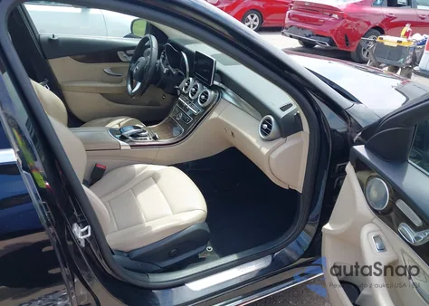 2015 Mercedes-Benz C 300 4Matic/Luxury 4Matic/Sport 4Matic из США, поврежденный, VIN 55SWF4KB5FU032806